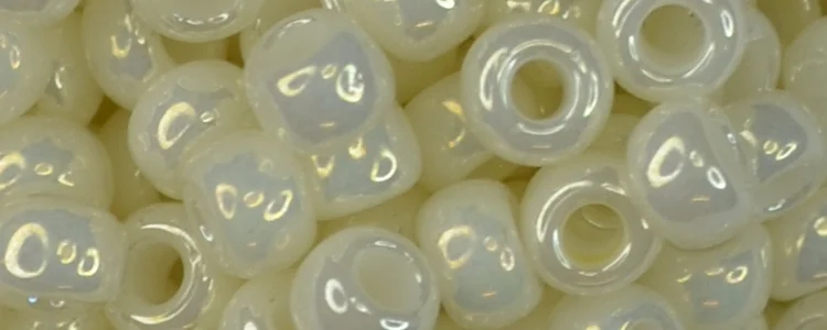 (image for) TOHO Size 6/o Round Seed Bead-Light Cream Opaque Luster 6T122