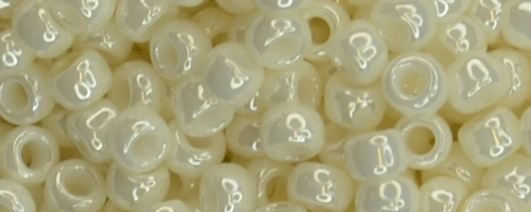 (image for) TOHO 8/o Round Seed Bead-Light Cream Opaque Luster #8T122