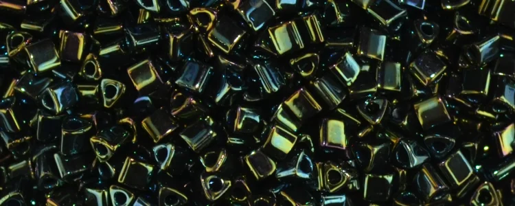 (image for) TOHO Size 11/o Triangle Shape Seed Bead-Green Iris Metallic