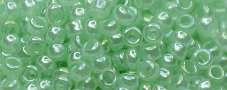 (image for) TOHO 15/o Round Seed Bead-Light Green Ceylon Pearl. 15T144