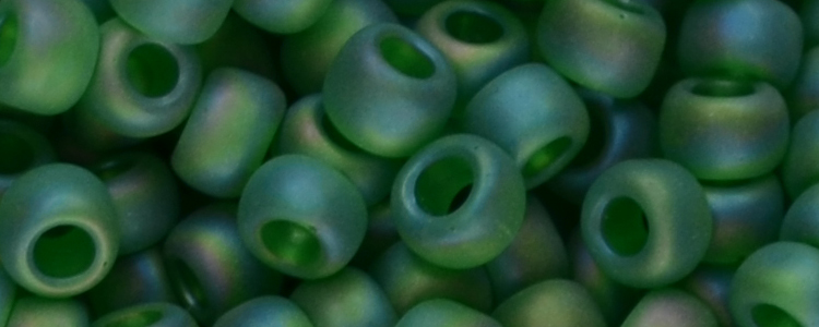 TOHO 8/o Round-Avocado Green Transparent Rainbow Matte