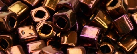 (image for) TOHO 4mm Cube Shape Seed Beads-Plum Iris Higher Metallic
