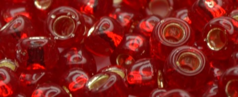 (image for) TOHO Size 3/o Round Seed Bead-Ruby Silver Lined 3TR25B-250
